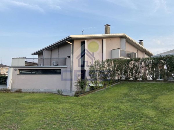 casa indipendente in vendita a Barbariga