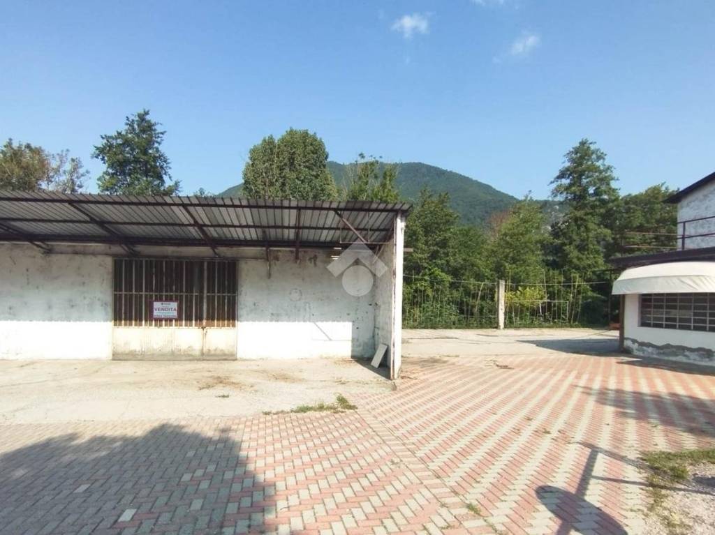 locale commerciale in vendita a Barghe
