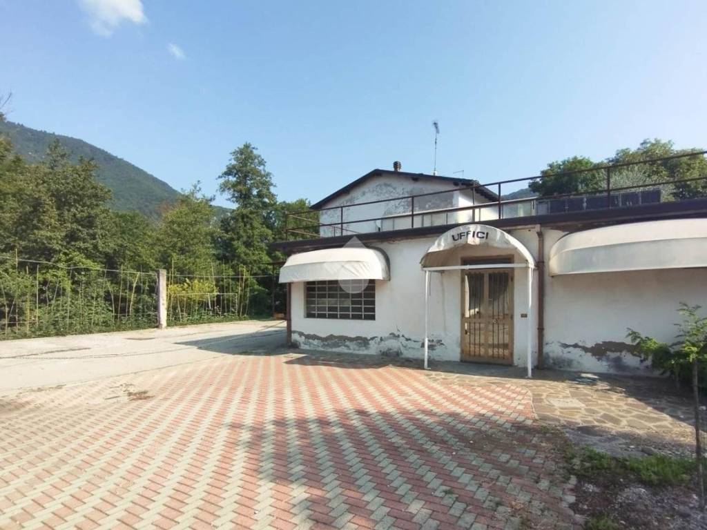 locale commerciale in vendita a Barghe