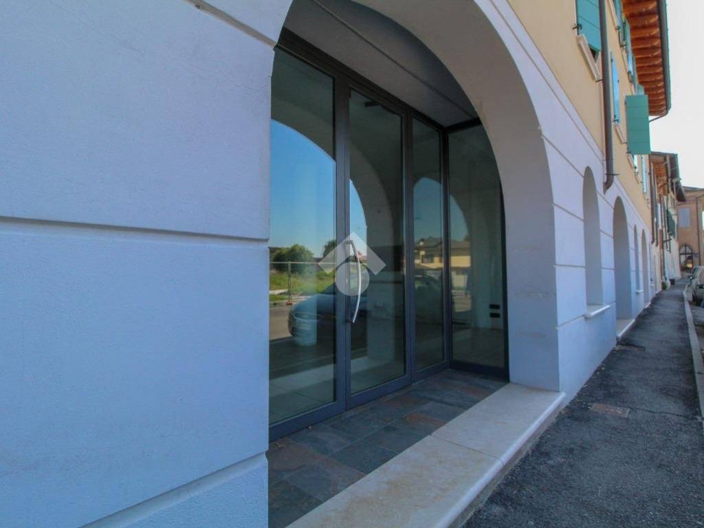locale commerciale in vendita a Bassano Bresciano