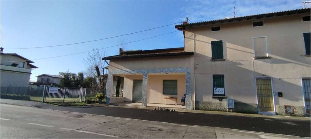 casa indipendente in vendita a Bedizzole in zona Piazza