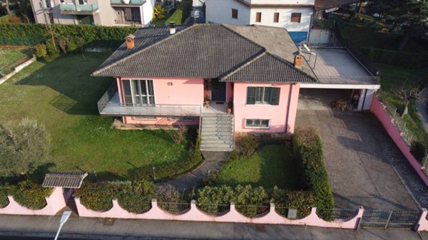 casa indipendente in vendita a Bedizzole in zona Piazza