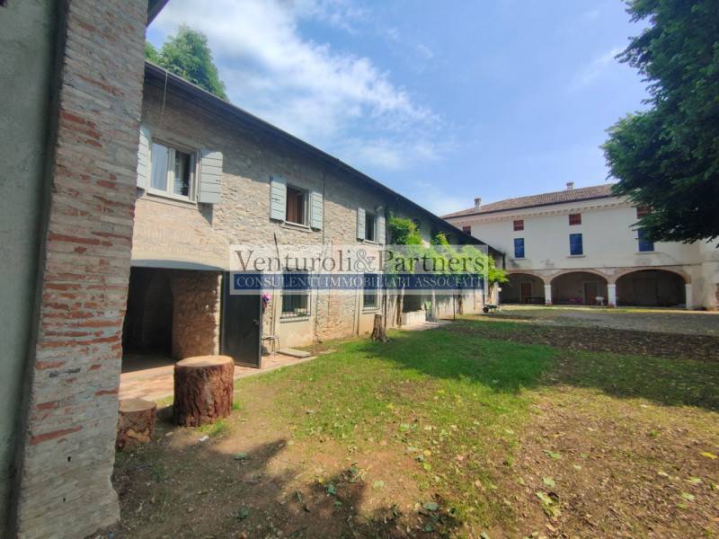 intera palazzina in vendita a Bedizzole in zona Piazza