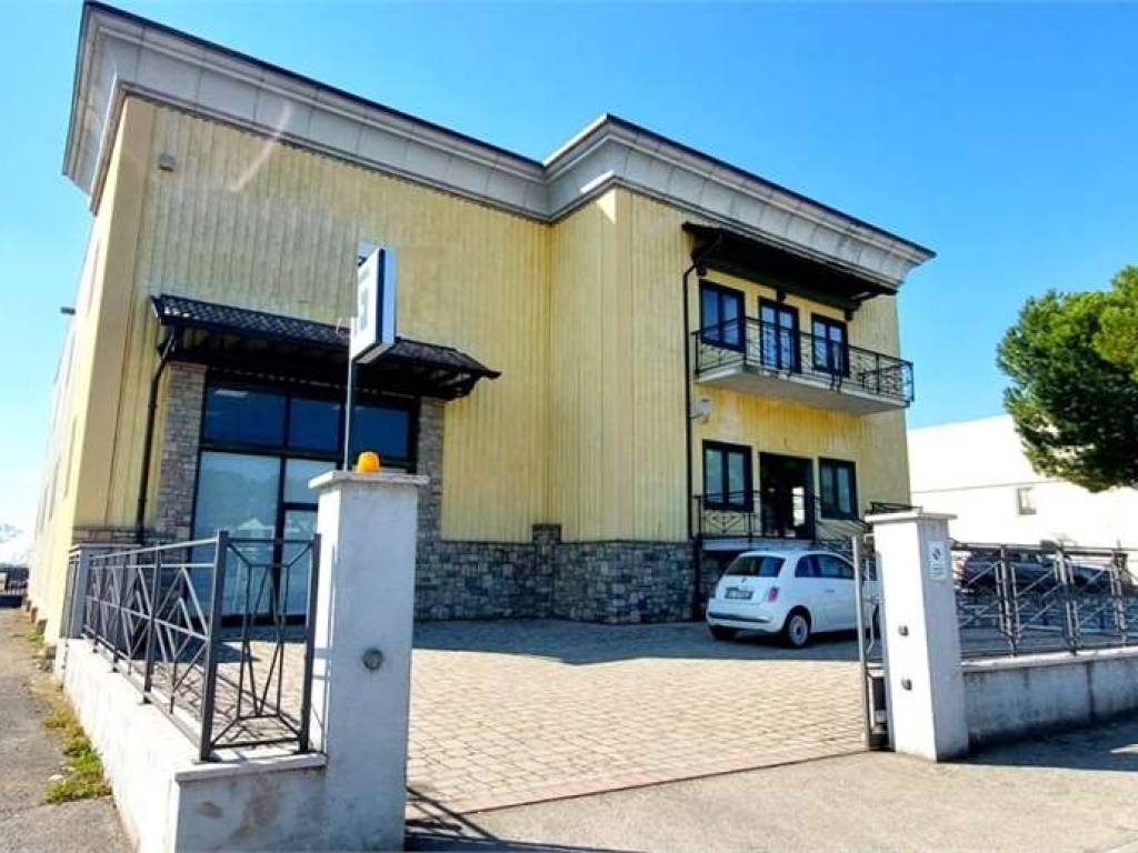 locale commerciale in vendita a Bedizzole