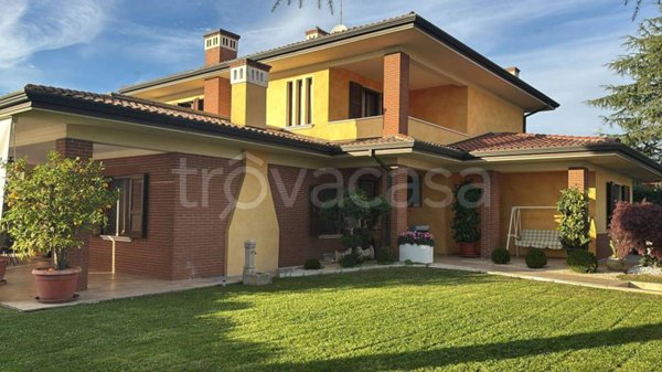 casa indipendente in vendita a Bedizzole in zona Piazza