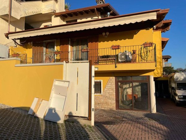 casa indipendente in vendita a Bedizzole in zona Piazza
