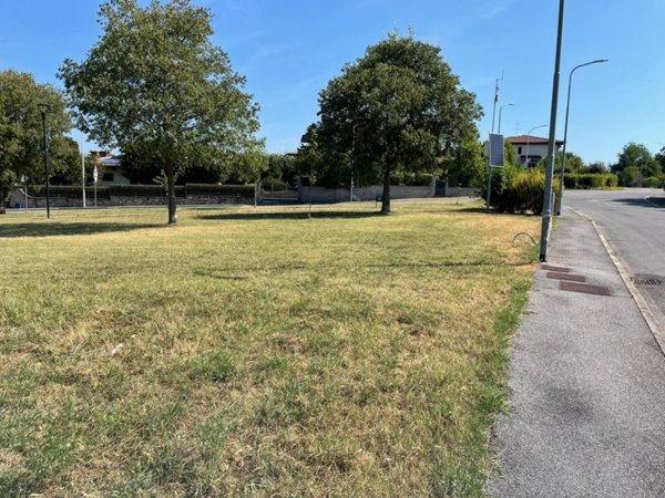 negozio in vendita a Bedizzole in zona Piazza