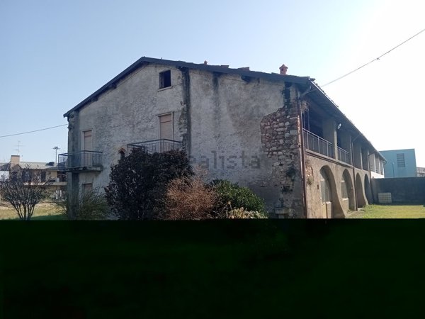 negozio in vendita a Bedizzole in zona Cogozzo