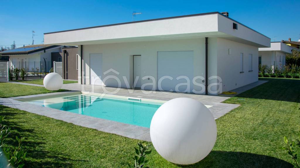 casa indipendente in vendita a Bedizzole in zona Piazza