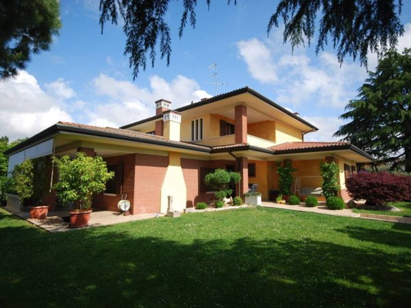 casa indipendente in vendita a Bedizzole in zona Piazza
