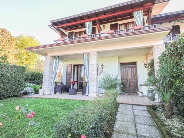 casa indipendente in vendita a Bedizzole in zona Piazza
