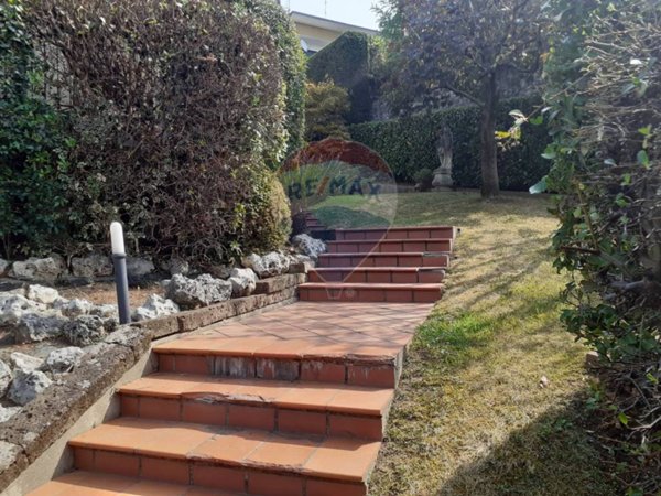 casa indipendente in vendita a Bedizzole in zona Piazza