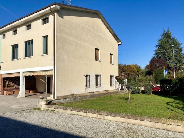 casa indipendente in vendita a Bedizzole in zona Piazza