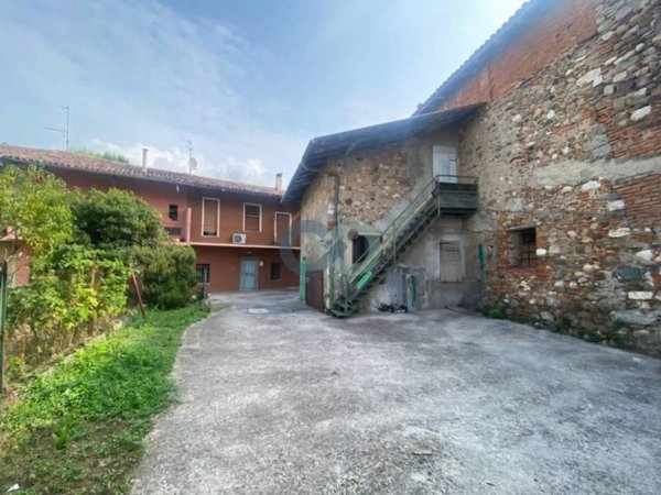 casa indipendente in vendita a Bedizzole in zona Piazza