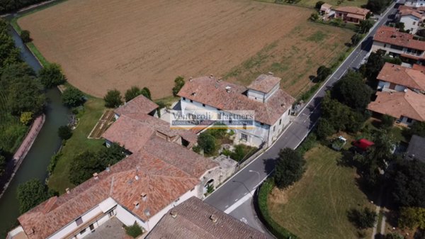 casa indipendente in vendita a Bedizzole in zona Piazza
