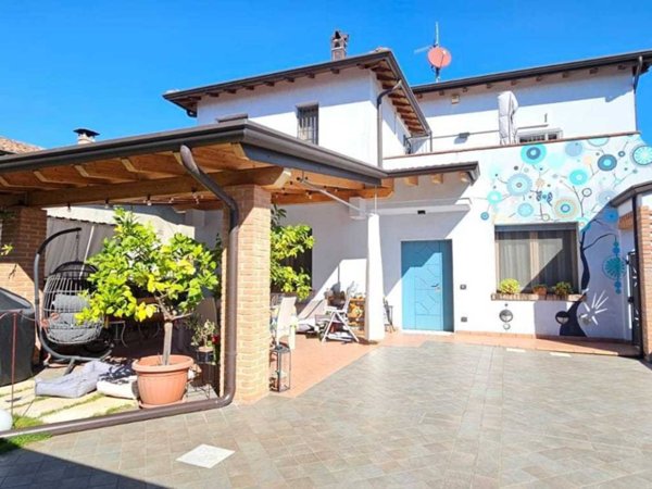 casa indipendente in vendita a Bedizzole in zona Piazza