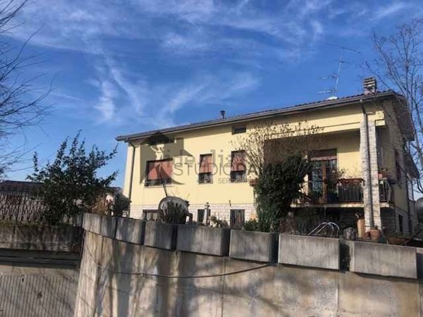 casa indipendente in vendita a Bedizzole in zona Piazza