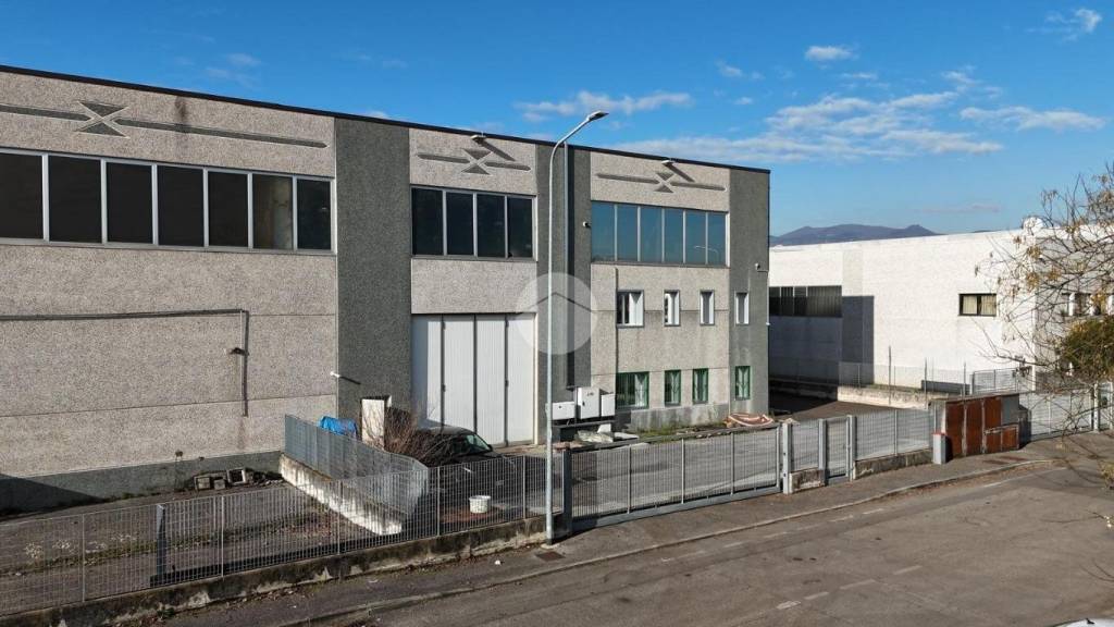 locale commerciale in vendita a Bedizzole