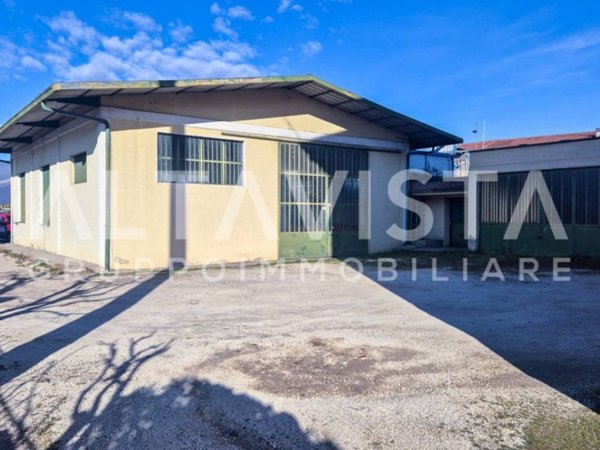 locale commerciale in vendita a Bedizzole in zona Piazza