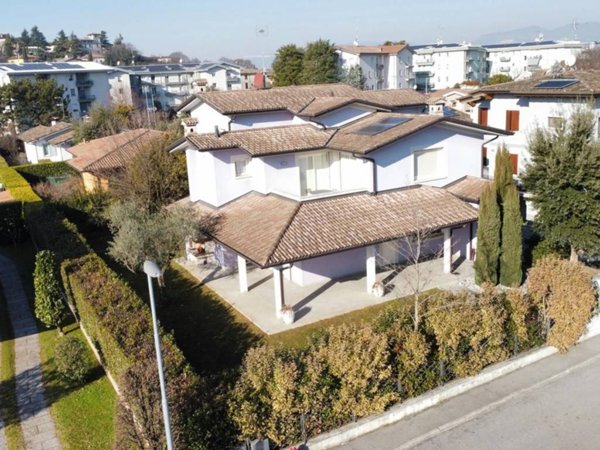 casa indipendente in vendita a Bedizzole in zona Piazza