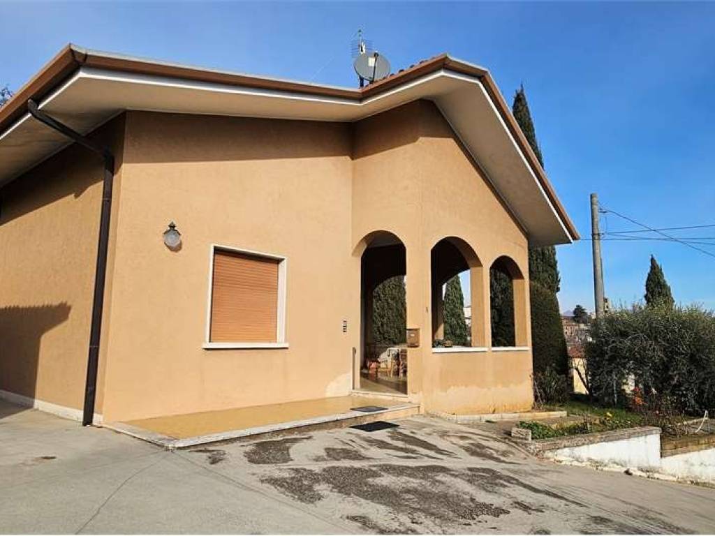 casa indipendente in vendita a Bedizzole in zona Piazza