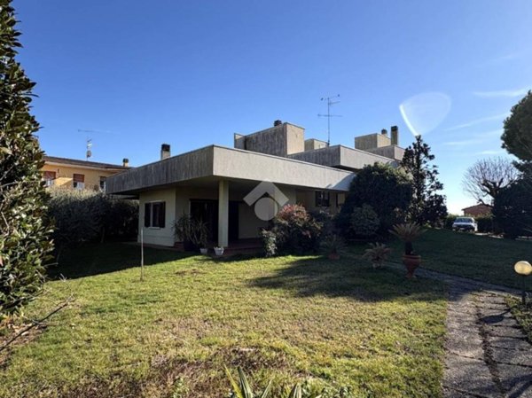 casa indipendente in vendita a Bedizzole in zona Piazza