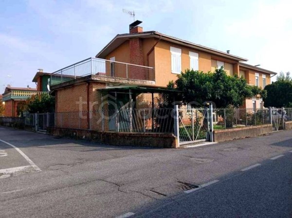 casa indipendente in vendita a Bedizzole in zona Piazza