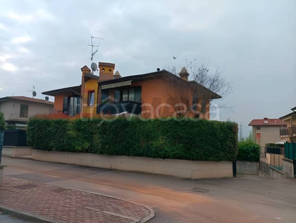 appartamento in vendita a Bedizzole in zona Salago