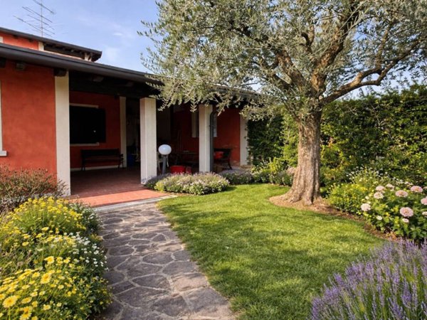 casa indipendente in vendita a Bedizzole in zona Piazza