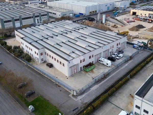 locale commerciale in vendita a Bedizzole