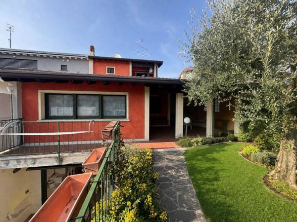 casa indipendente in vendita a Bedizzole in zona Piazza