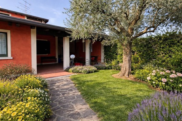 casa indipendente in vendita a Bedizzole in zona Piazza