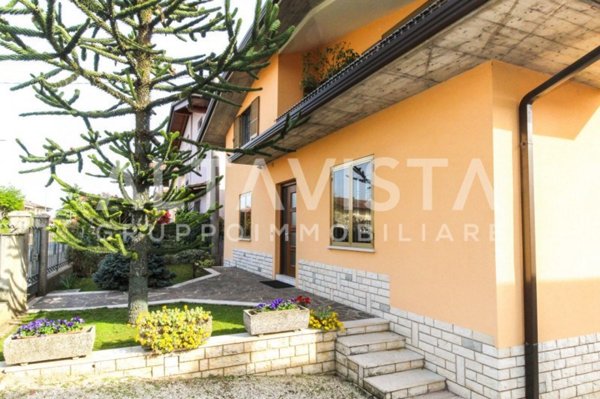 casa indipendente in vendita a Bedizzole in zona Piazza