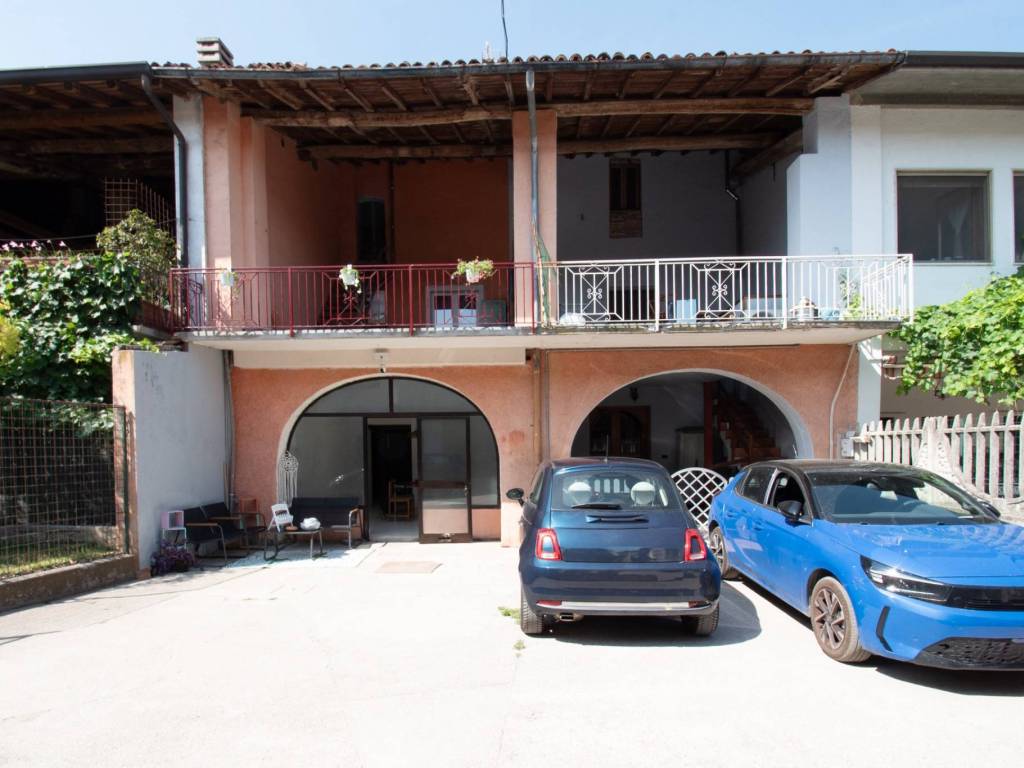 casa indipendente in vendita a Bedizzole in zona Piazza