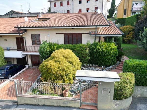 casa indipendente in vendita a Bedizzole in zona Piazza