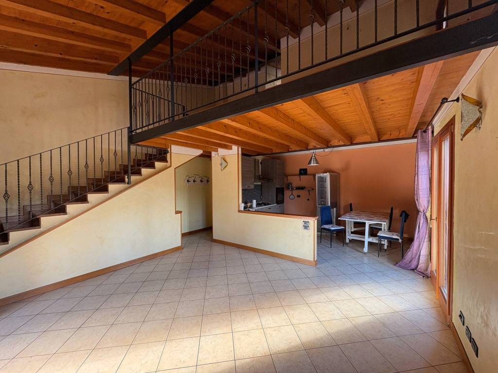 casa indipendente in vendita a Bedizzole in zona Piazza