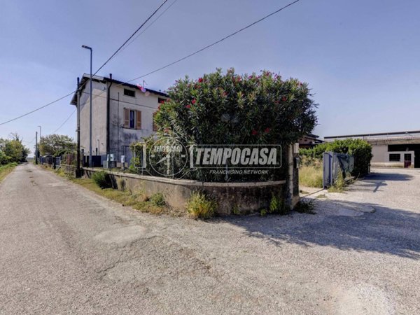 appartamento in vendita a Bedizzole in zona Pontenove