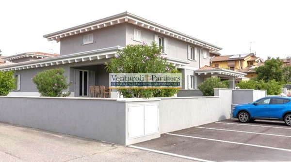 casa indipendente in vendita a Bedizzole in zona Piazza