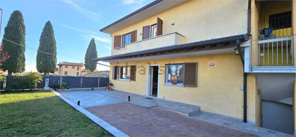 casa indipendente in vendita a Bedizzole in zona Piazza