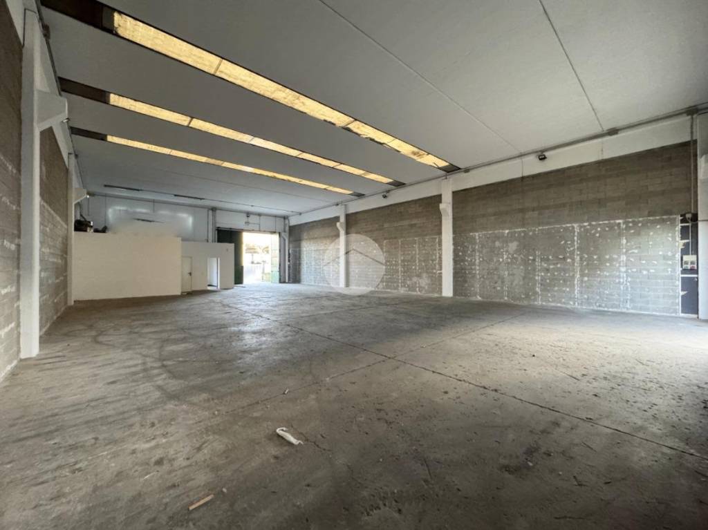 locale commerciale in vendita a Berlingo