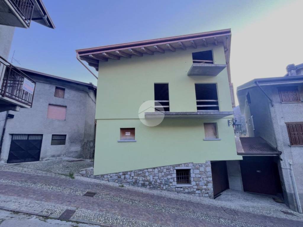 casa indipendente in vendita a Berzo Demo