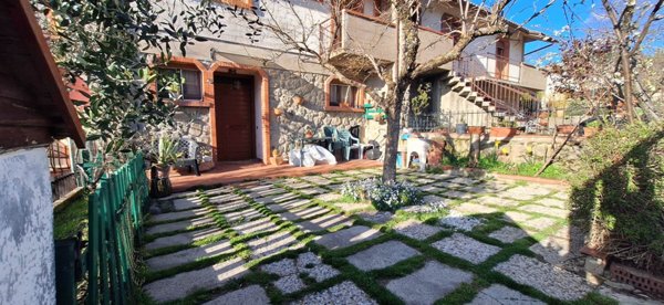 casa indipendente in vendita a Berzo Demo in zona Monte