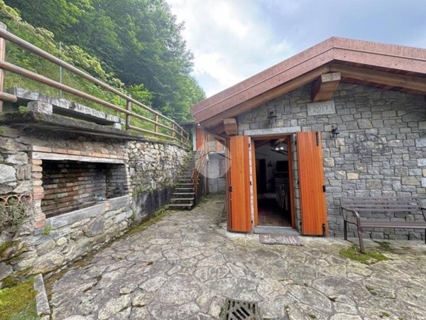 casa indipendente in vendita a Berzo Demo