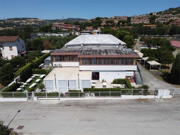 negozio in vendita a Berzo Demo in zona Monte