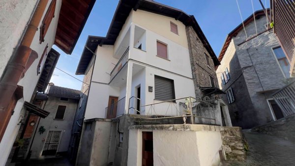 casa indipendente in vendita a Berzo Demo in zona Monte