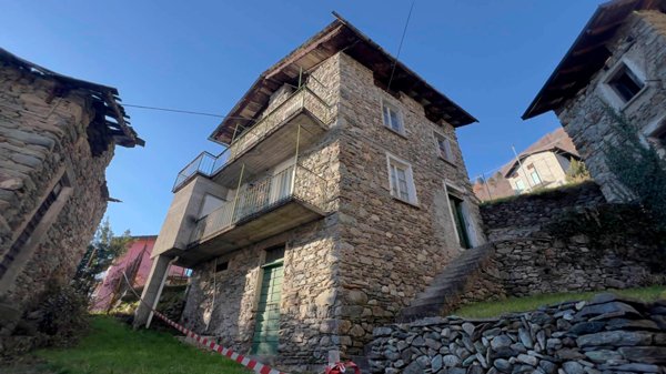 casa indipendente in vendita a Berzo Demo in zona Monte