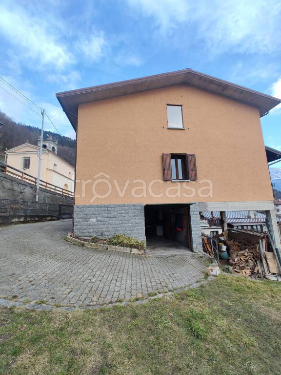 casa indipendente in vendita a Berzo Demo in zona Monte