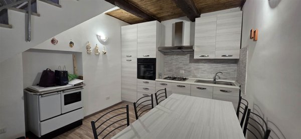casa indipendente in vendita a Berzo Demo in zona Monte