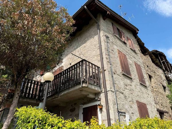 casa indipendente in vendita a Berzo Demo in zona Monte