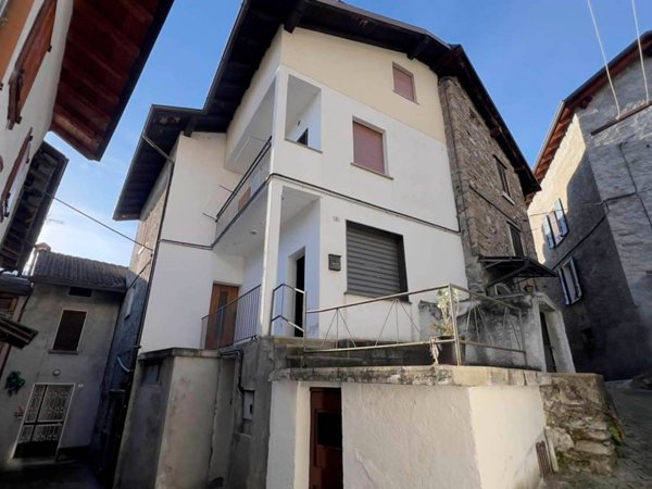 casa indipendente in vendita a Berzo Demo in zona Monte
